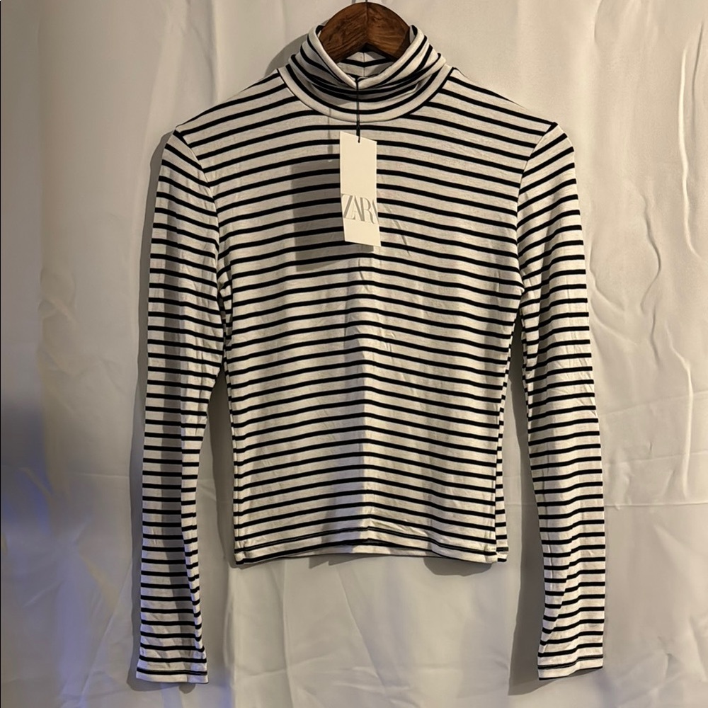 (NWT) Zara | Black and White Stripped Long Sleeve Top